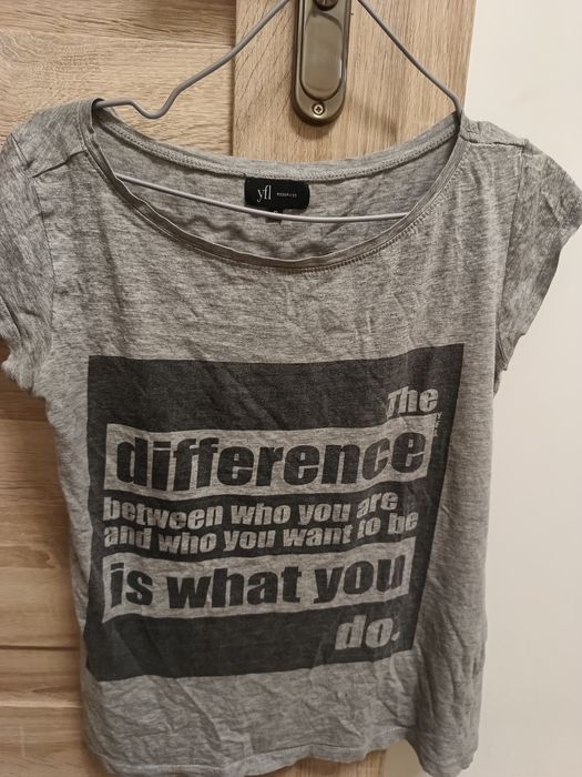 Damska szara koszulka bluzka na krótki rękaw t-shirt Reserved w rozmia