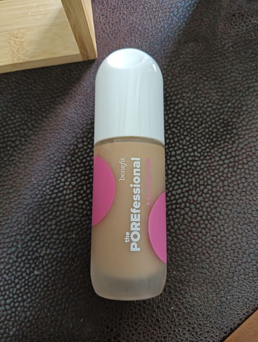 Benefit podkład matujący 13 W
