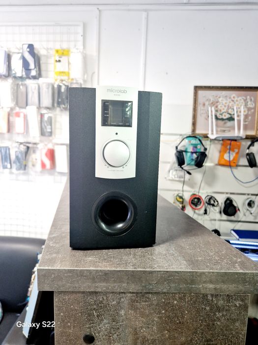 Микролаб усилитель  работает  без проблем звук  чистый