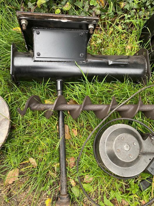 Komplet podajnik z koszem zasypowym DWOREK