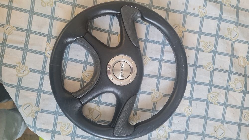 Volante Desportivo Isotta