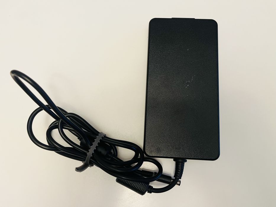 Zasilacz Flextronics GA240PE1-00 do laptopów Dell o mocy 240W