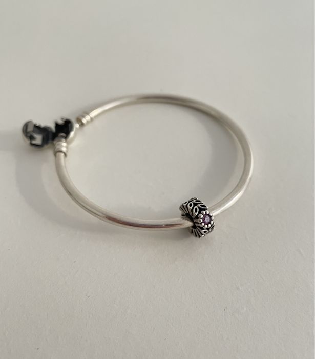 Conta Pandora com folhas