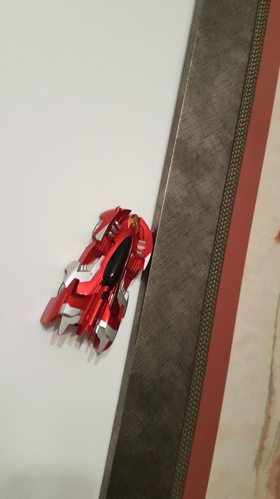 Антигравітаційна машинка на пульті