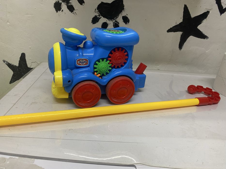 Паровоз-каталка-пищалка