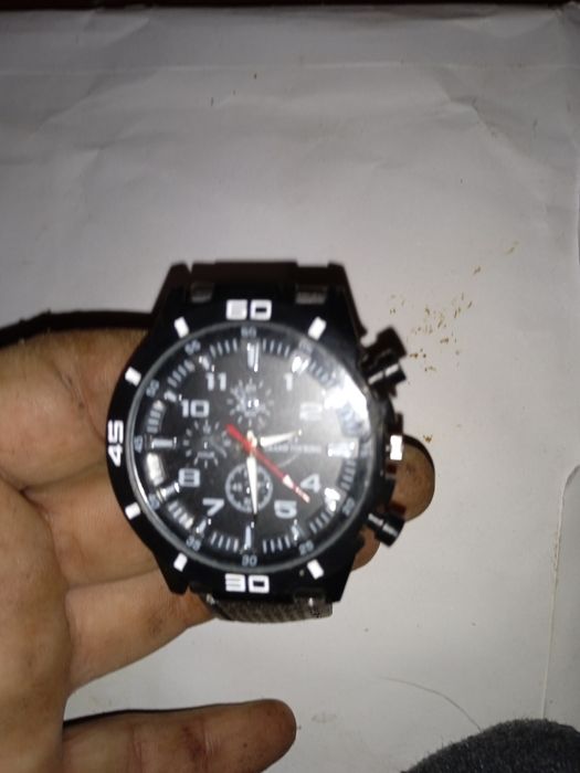 Продам годинники нові
