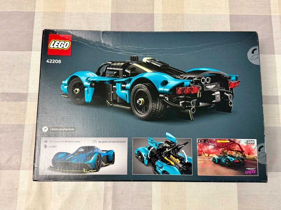 LEGO Technic 42208 Aston Martin Valkyrie — novo