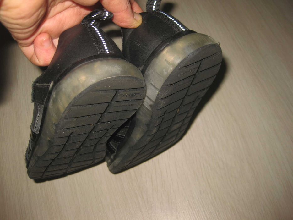 17,5 см устілка, шкіряні туфлі з мигалками Clarks дівчинці