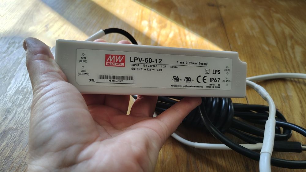 імпульсний блок живлення (LED-драйвер) Mean Well LPV-60-12.Основне призначення