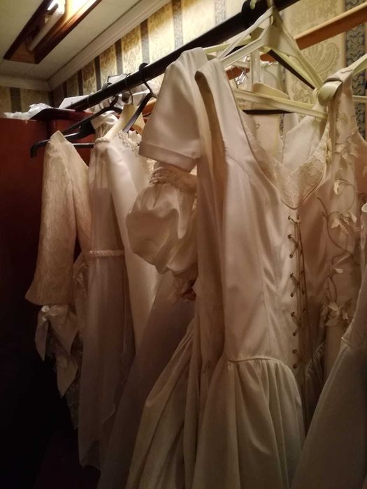 Vestidos de Noiva NOVOS, cerimónia, fatos e respetivos acessórios