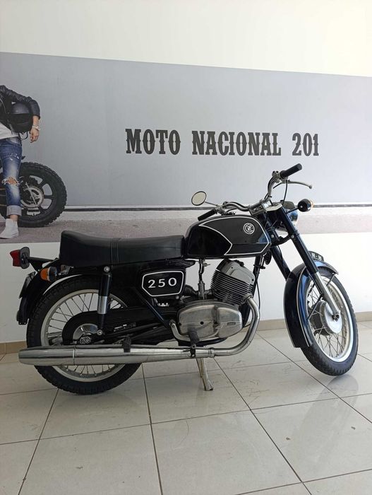 Mota antiga  Jawa 250cc de 1975