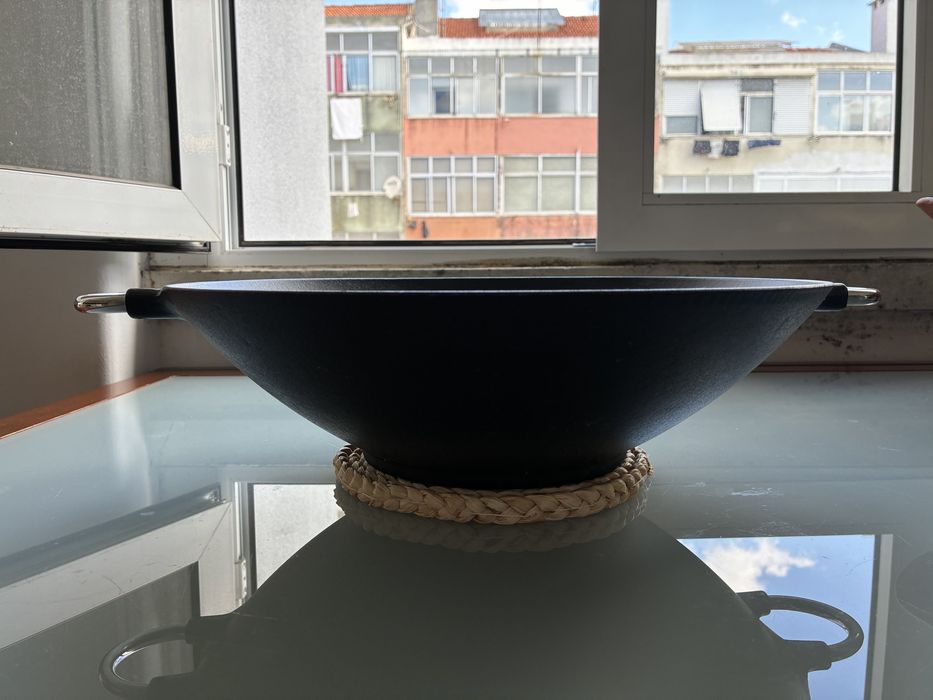Bodum Wok em Ferro Fundido para Indução com Grelha para Cozinhar a Vapor