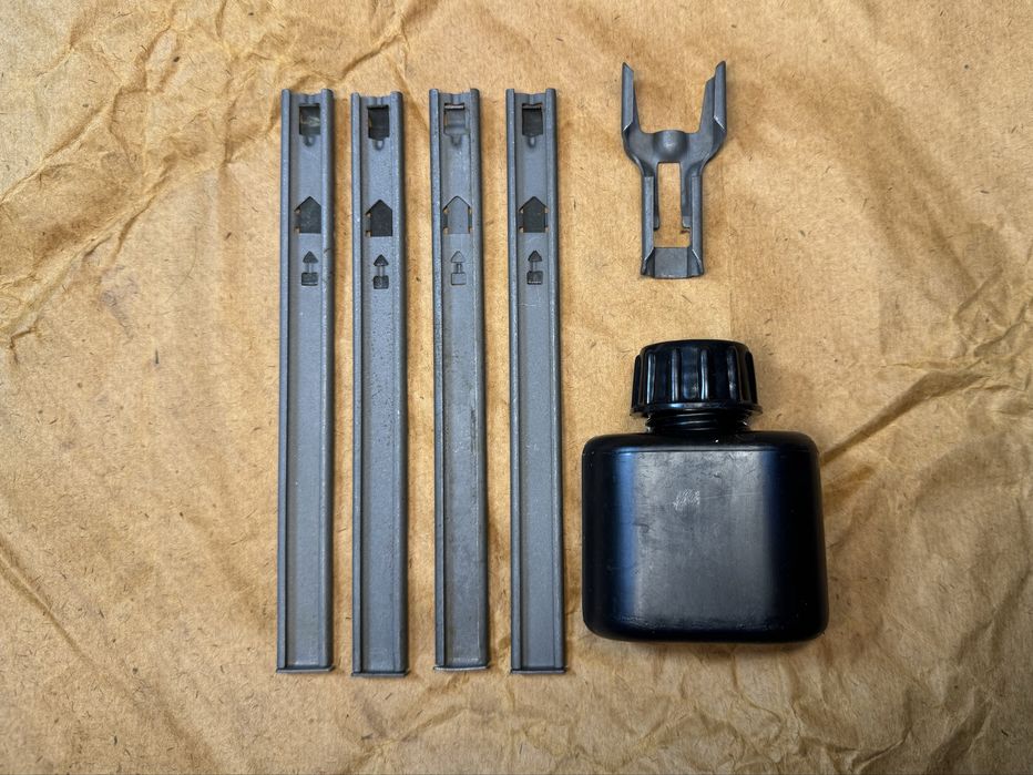 Планки швидкої зарялки магазинів калібру 5.45 + пластикова масльонка