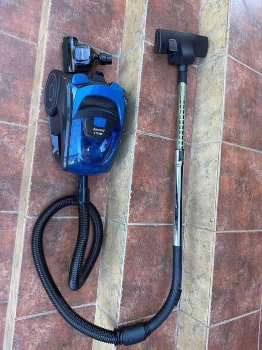 Пилосос безмішковий + турбощітка. 3700ватт. Колбовий. Німеччина.