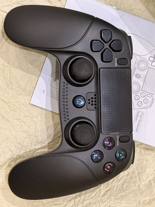 беспроводной контроллер, разработанный для совместимости с консолями Sony PlayStation 4.