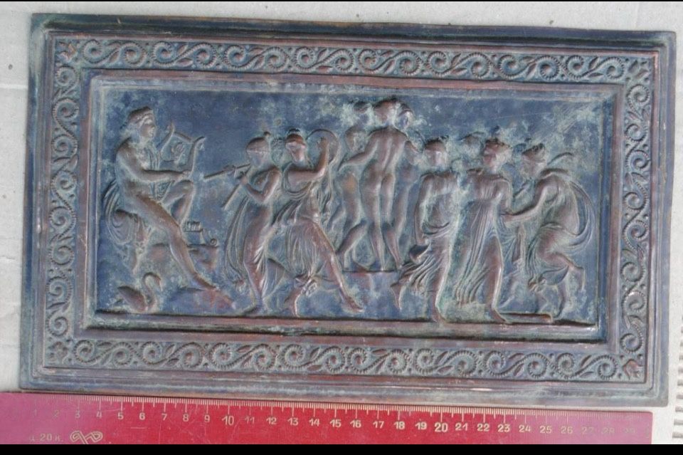 Антикварная медная плакетка