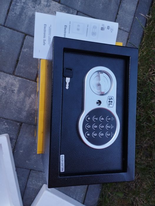 Sejf elektroniczny 200 x 310 x 200 mm-nowy kluczyk lub hasło.