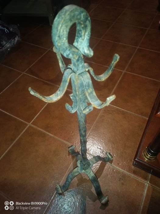 Ora aqui está uma peça muito bem trabalhada muito linda