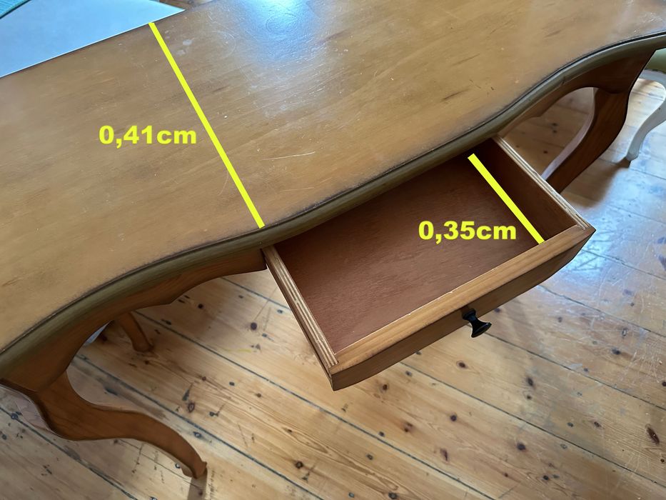 Mesa de madeira vintage com gaveta — excelente estado