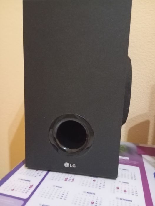Soundbar LG SJ2 com Subwoofer sem fios de 160 Watts