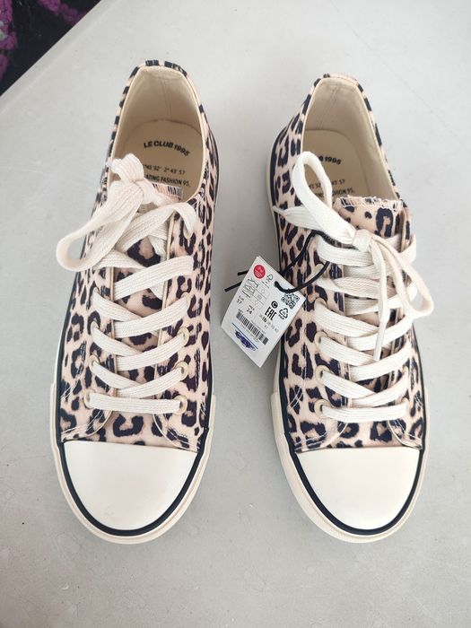 Tênis leopardo a estrear