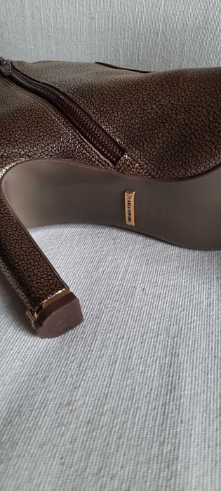 Sandálias Bamburi Novas e Botins Lança perfume