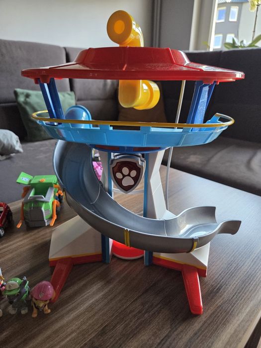 Baza Psi Patrol - cala ekipa z pojazdami