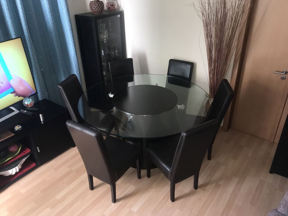 Mesa de jantar com tampão giratório e cadeiras