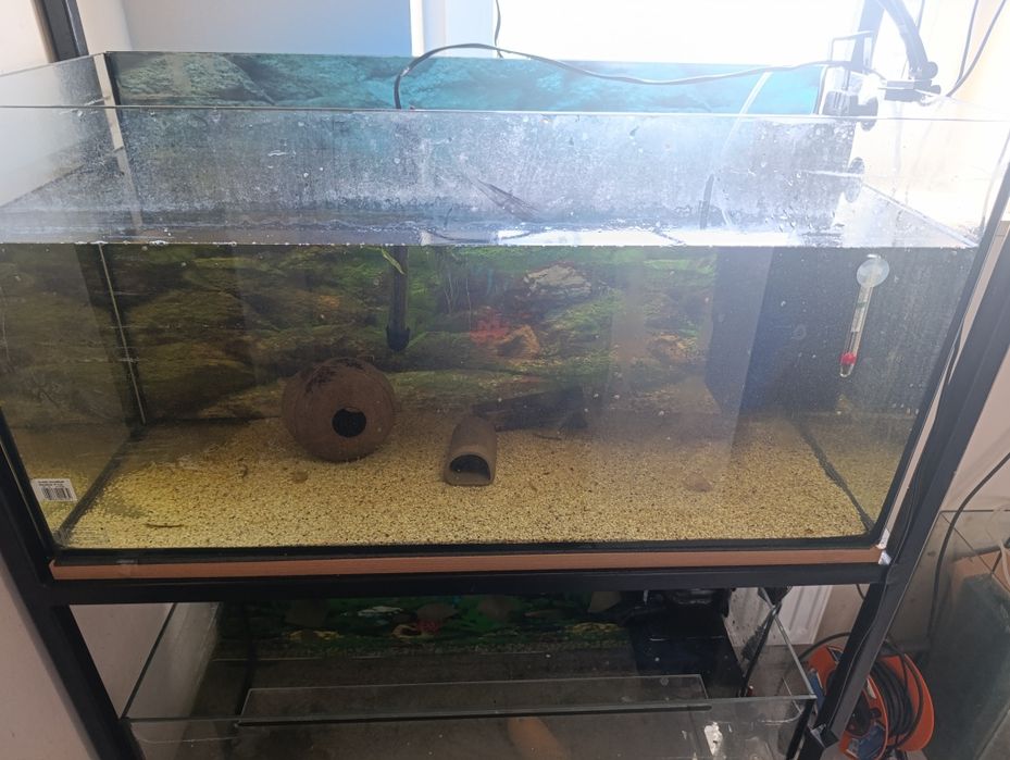 Stelaż metalowy plus 3 akwaria Aquael