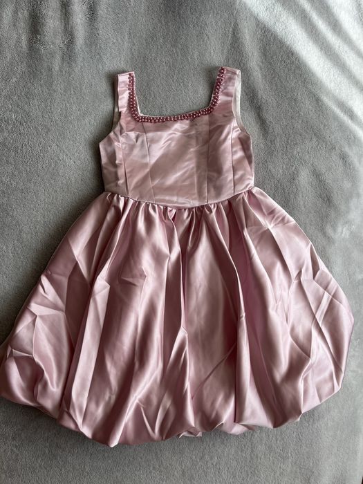 Рожева святкова атласна сукня