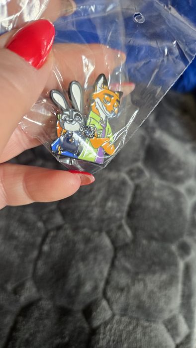 Przypinka  królik.i lis.