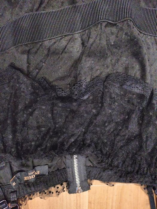 Sukienka z przezroczystymi rekawkami