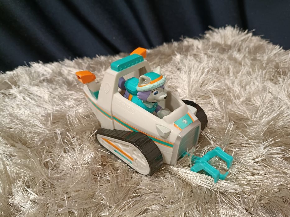 Veículo e figura Everest