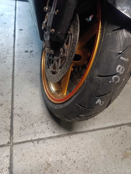 GSXR 750 k5 + Extras