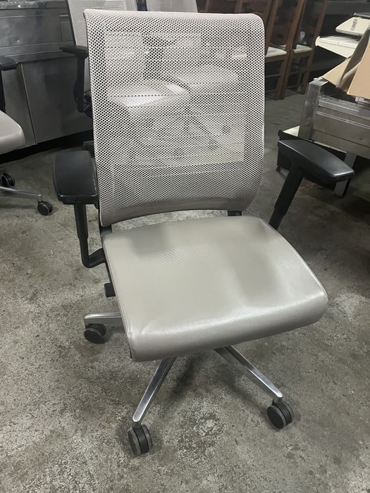 Cadeiras de Escritorio cinza com pes em inox STEELCASE