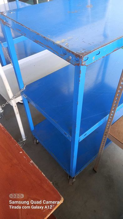 Carro arrumação com rodas