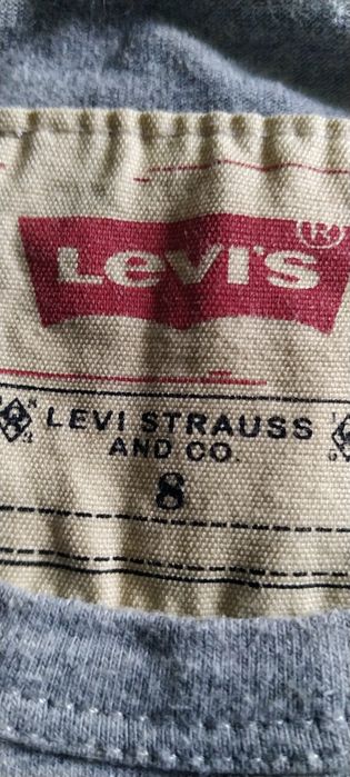 Стильна футболка Levi's. 8 років. Для дівчинки.