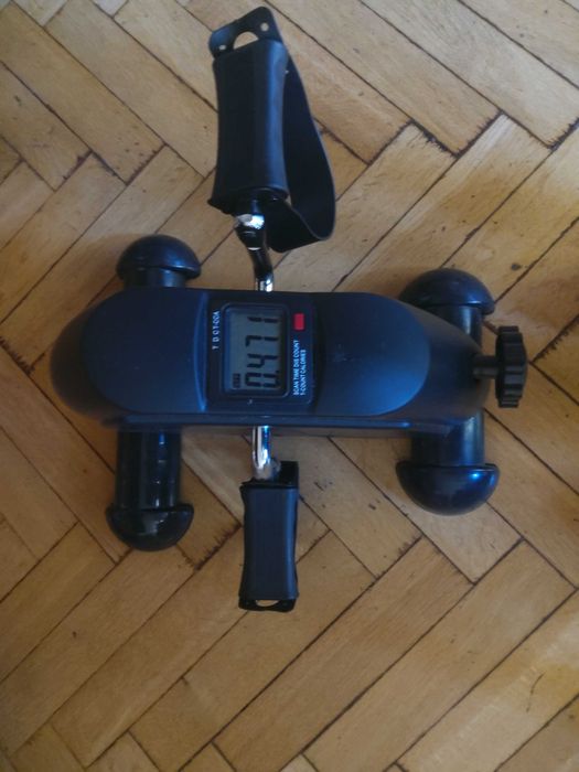 Rowerek rehabilitacyjny dla starszej osoby,doda