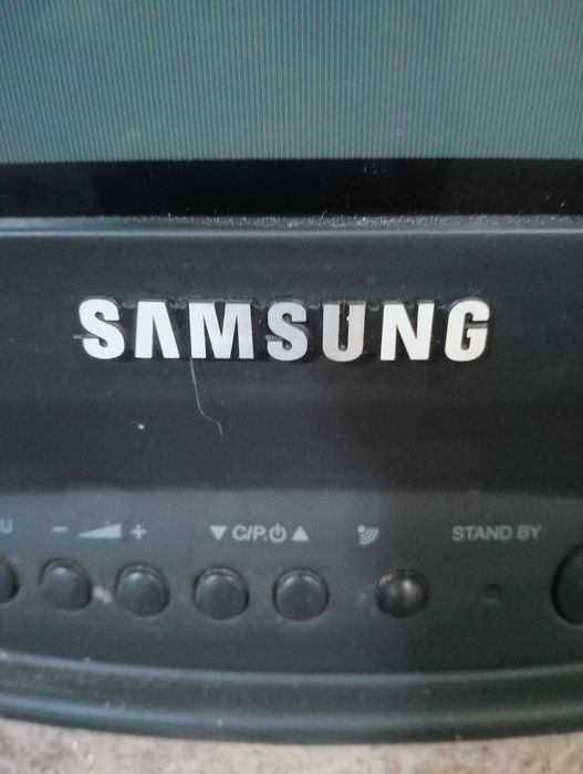 Vende se TV usado en bom estado