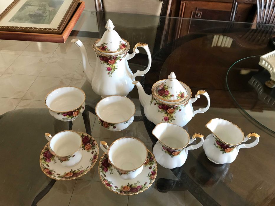 ROYAL ALBERT Full Tea Set - OLD COUNTY ROSES427751479046328322