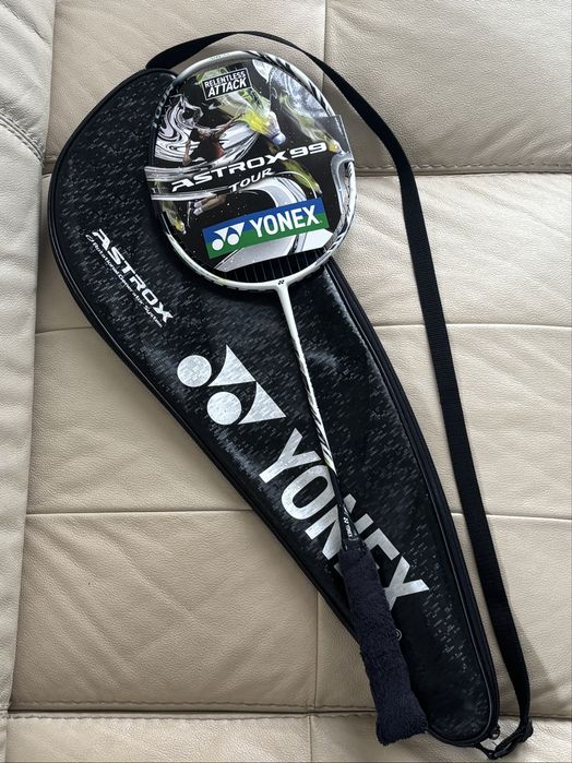 Rakieta Yonex Astrox 99 Tour do badmintona paletka