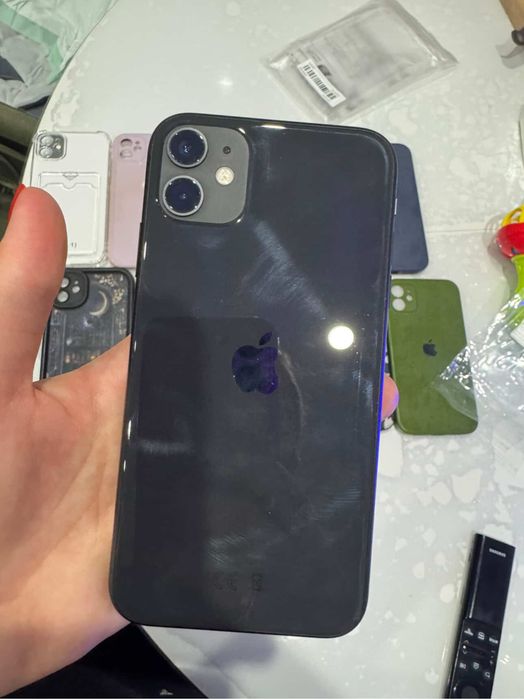 Продам в гарному стані  iPhone 11 на 128 ГБ