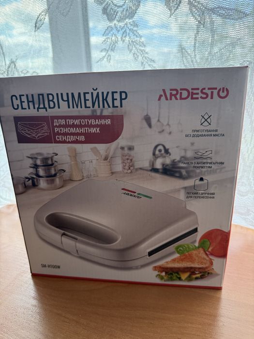Бутербродниця Ardesto SM-H100W