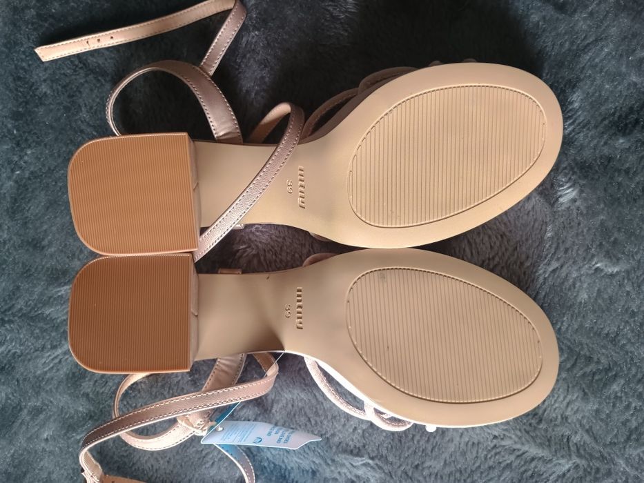 Sandały na wysokim obcasie klockowym mtng.