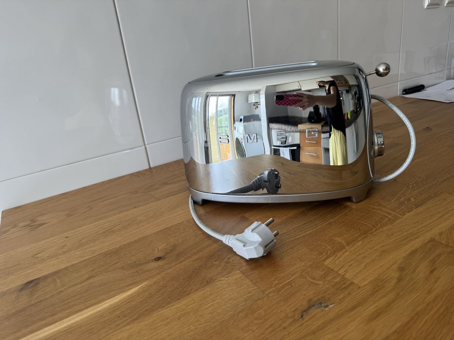 Torradeira Smeg prateada Anni 50 de 950W com 2 fendas curtas