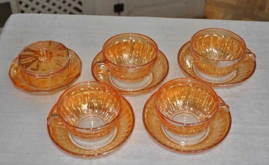 Stare zabytkowe filiżanki. Carnival glass, iryzowane, art-deco