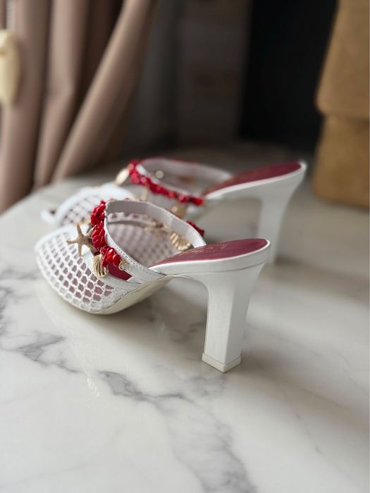 Sandały Chanel White Leather