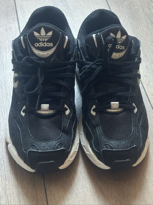Жіночі кросівки adidas Astir Black White GY5260