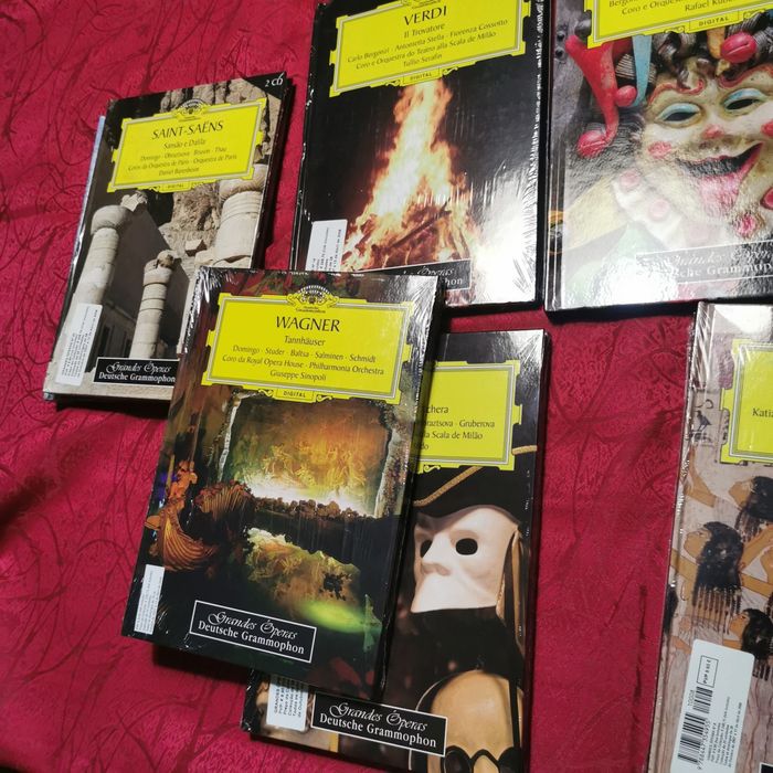 Colecção de CDS de opera novos