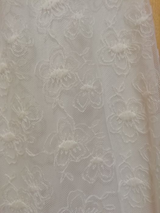 Vestido bordado beje